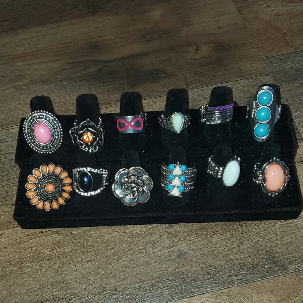 Stylish Assorted Rings Set - Picture 1 of 4